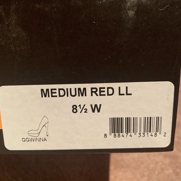 G by Guess GGWinna Red platform heels - Picture 4 of 4